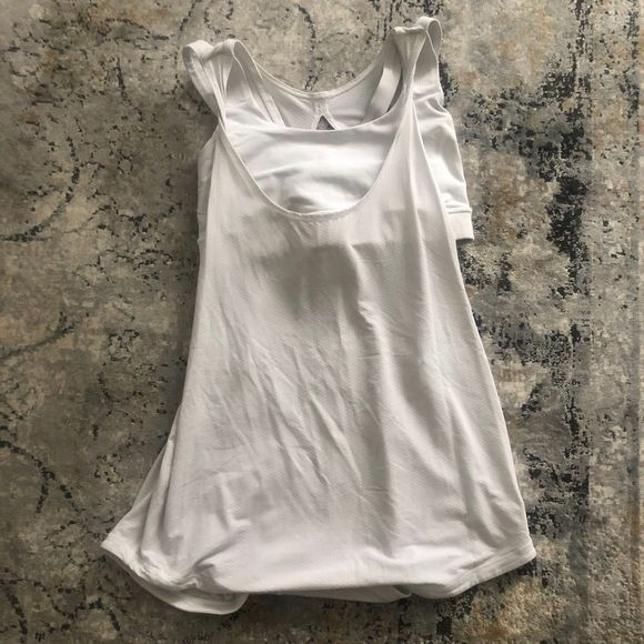 Lululemon Ready & Go tank, size 6 - Picture 2 of 3